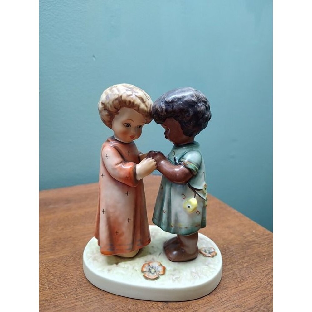 Vintage Hummel UNICEF Friends Together 2 Girls Goebel Figurine 5.75" Tall